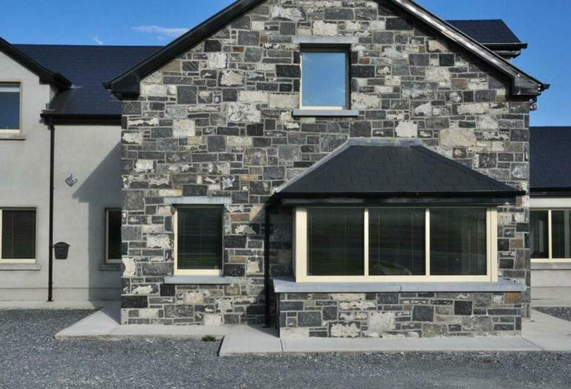 بنسيون Doolin Village Accomodation