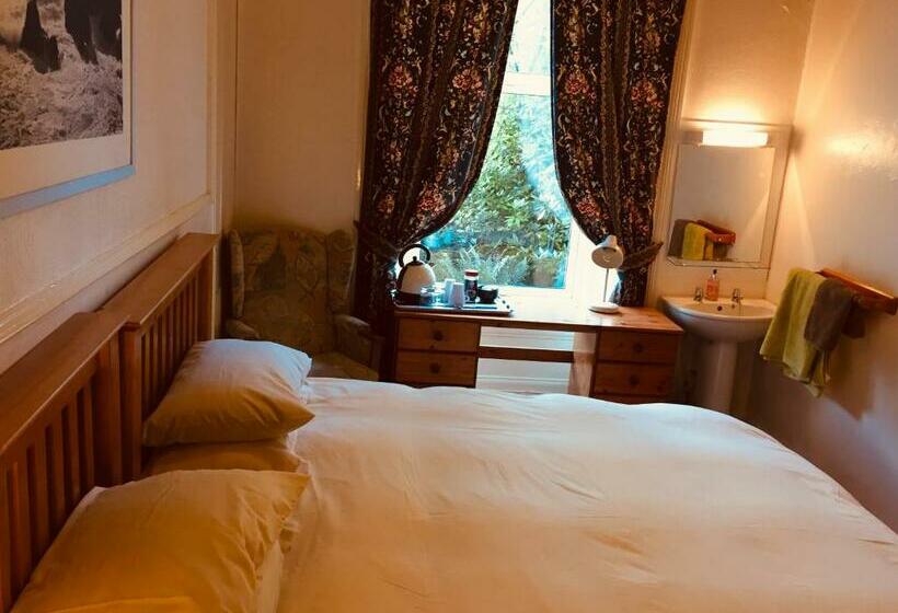 ペンション Glades House