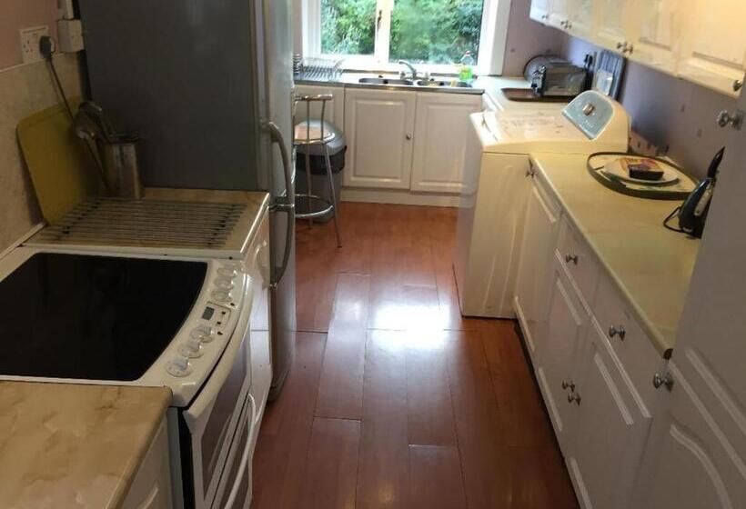 ペンション Glades House