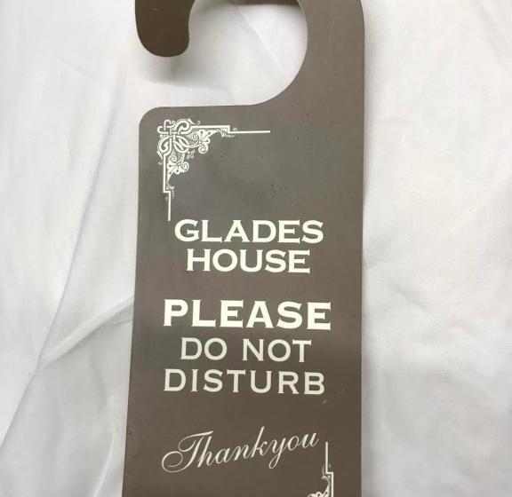 ペンション Glades House