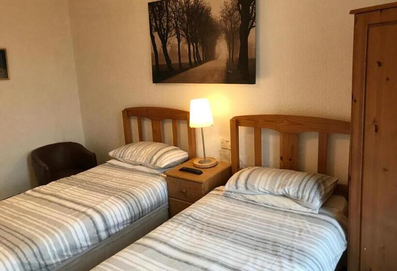 ペンション Glades House