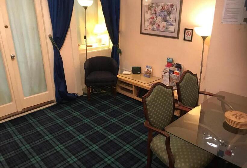 ペンション Glades House