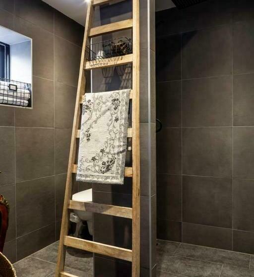 膳宿费 Maison De L Epée