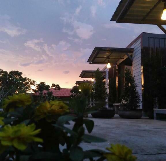 פנסיון Wattana Home