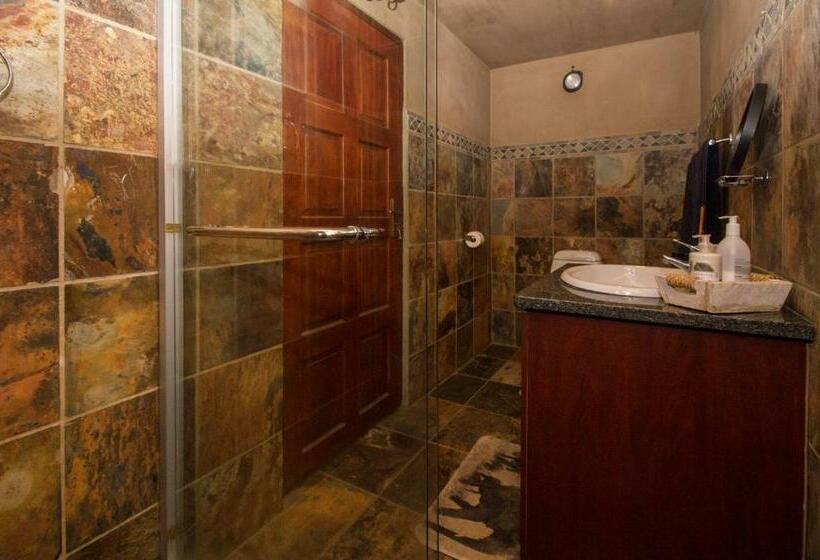 Sable Hiking & Accommodation