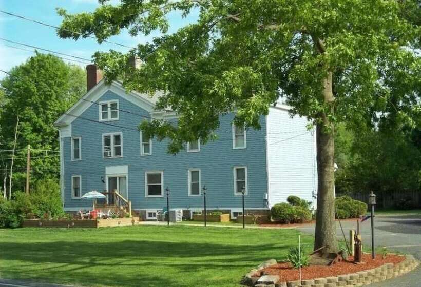 Tin Brook Bed & Breakfast