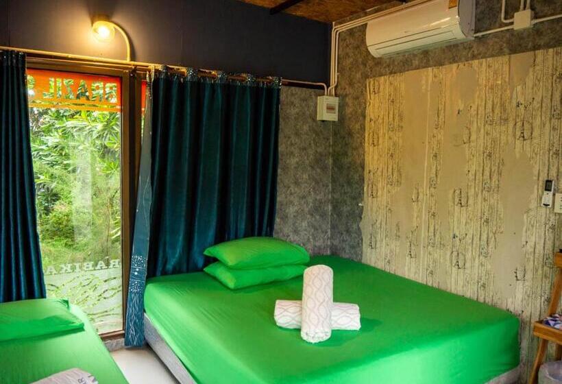 Beach Box Resort At Rimlay Rayong