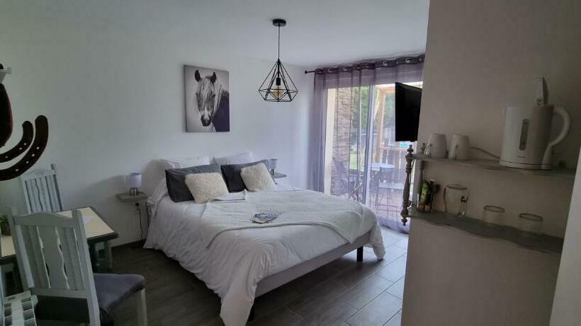 مبيت وإفطار La Bergerie Du Mesnil