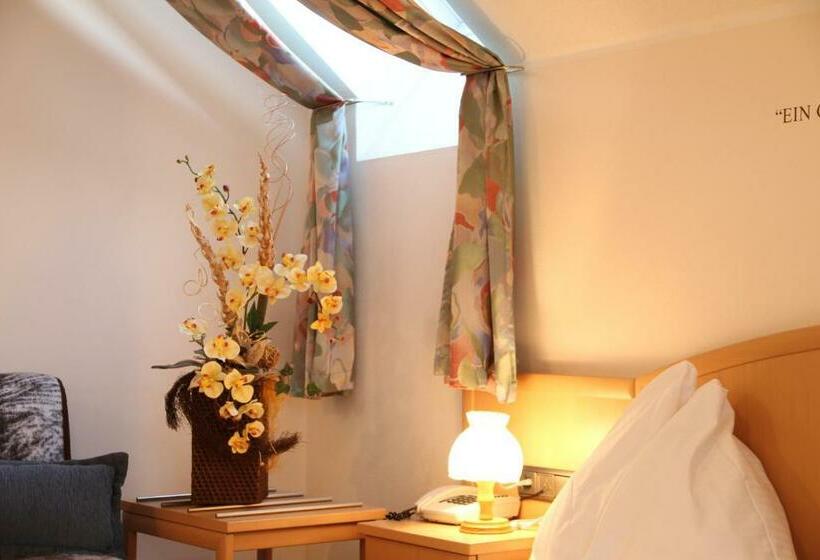 בית מלון כפרי Gasthaus Pension Zum Lustigen Steirer