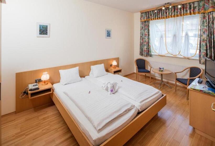 בית מלון כפרי Gasthaus Pension Zum Lustigen Steirer