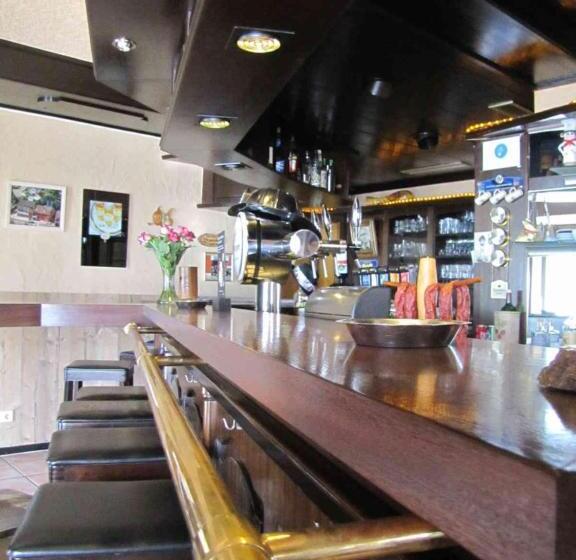 ホテル Unter Den Kastanien