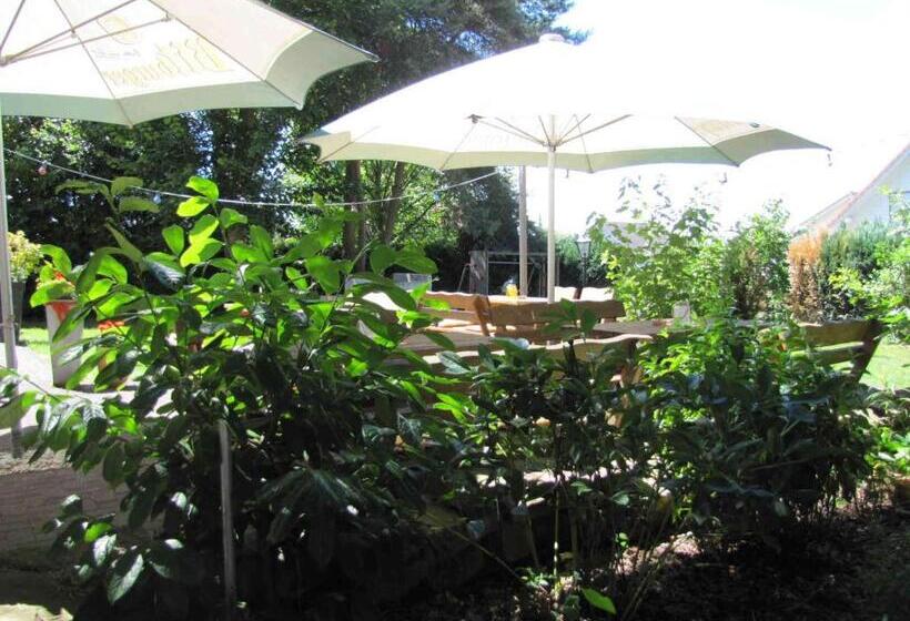 ホテル Unter Den Kastanien