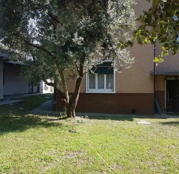 بنسيون Angolo Di Isa