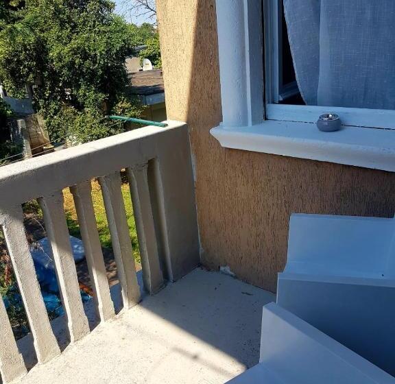 بنسيون Angolo Di Isa