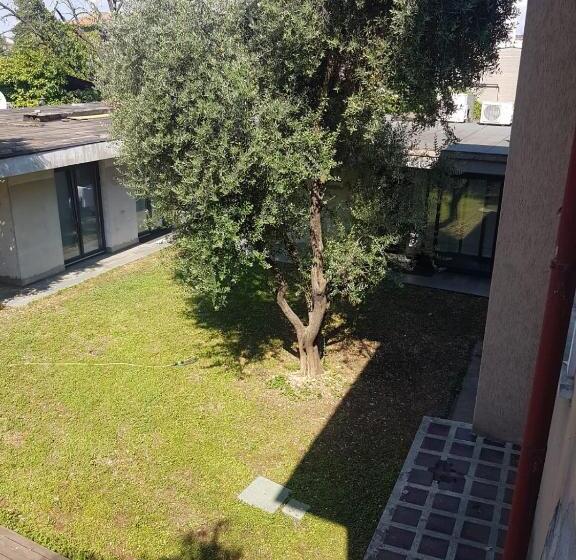 بنسيون Angolo Di Isa