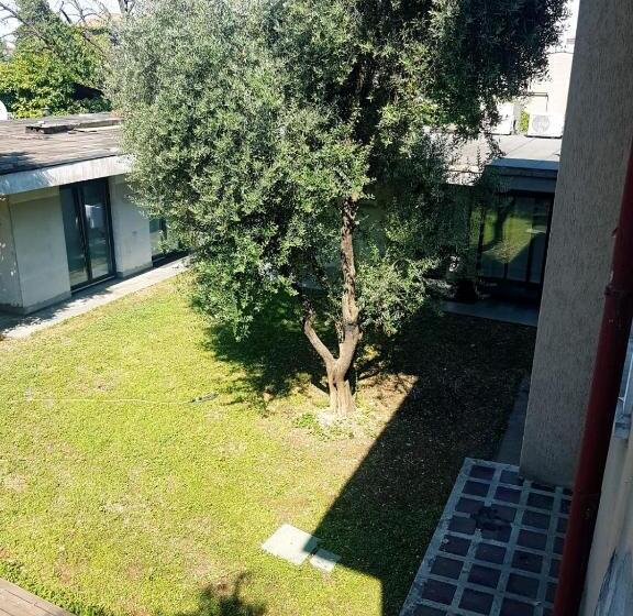 بنسيون Angolo Di Isa