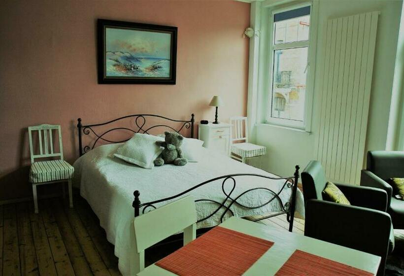 ペンション Knokke Guestroom Charming Room In Knokke City Center Is Pet Friendly!