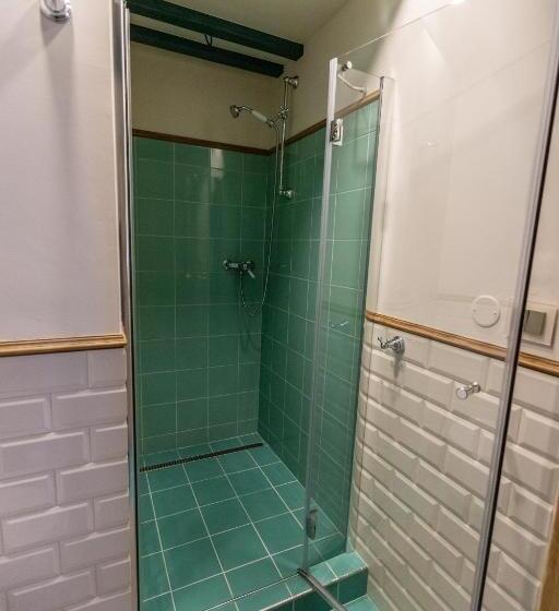 بنسيون Stará škola