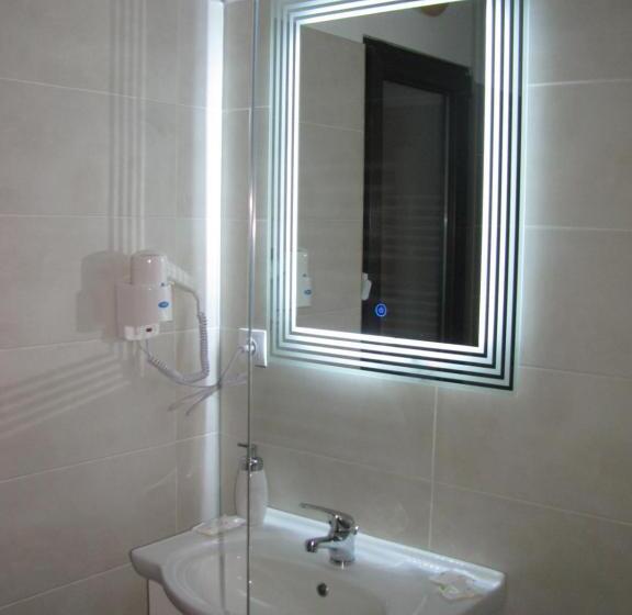 4 Seasons Apartments