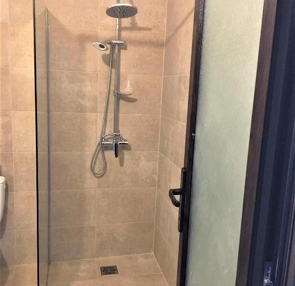 4 Seasons Apartments