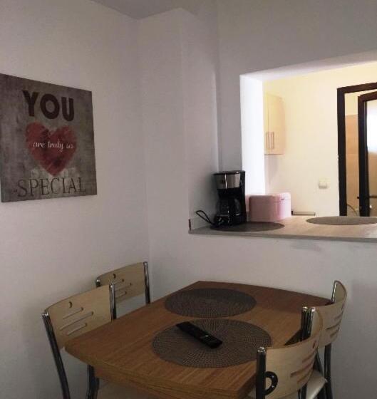 4 Seasons Apartments