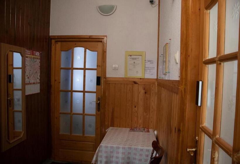 فندق صغير Cívis Debrecen