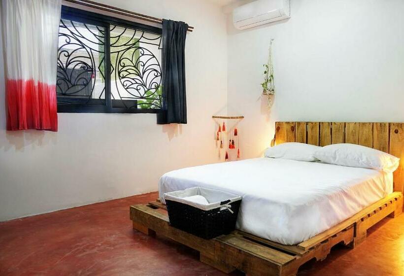 הוסטל Red Panda Hostal