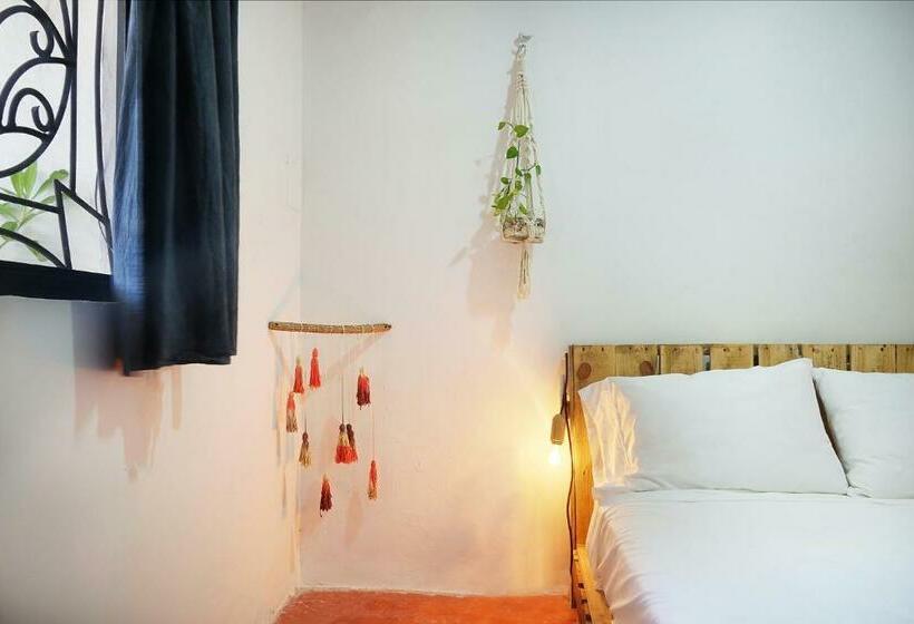 הוסטל Red Panda Hostal