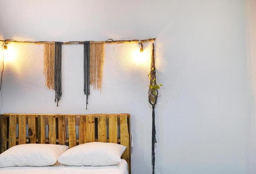 הוסטל Red Panda Hostal