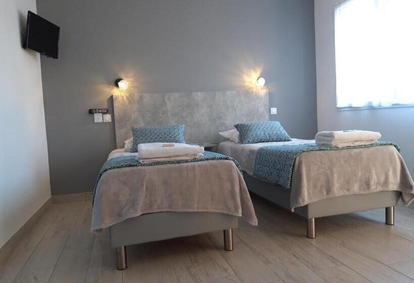 مبيت وإفطار Chez Les J Folais   3 Kms Puy Dufou   Les Epesses