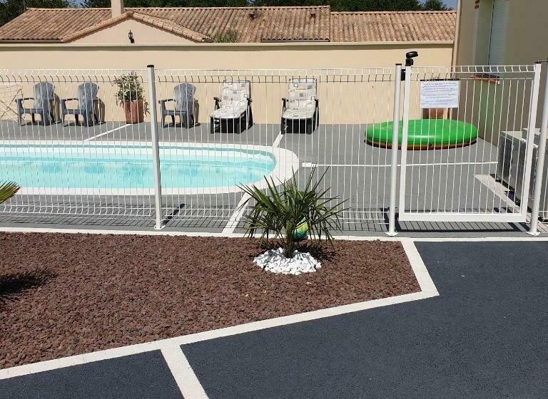 مبيت وإفطار Chez Les J Folais   3 Kms Puy Dufou   Les Epesses