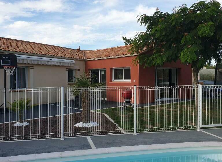 مبيت وإفطار Chez Les J Folais   3 Kms Puy Dufou   Les Epesses