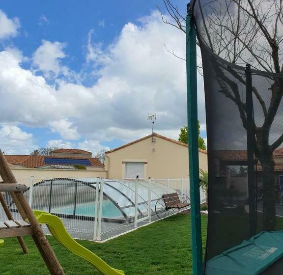 مبيت وإفطار Chez Les J Folais   3 Kms Puy Dufou   Les Epesses