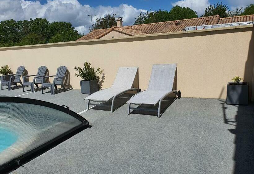 مبيت وإفطار Chez Les J Folais   3 Kms Puy Dufou   Les Epesses