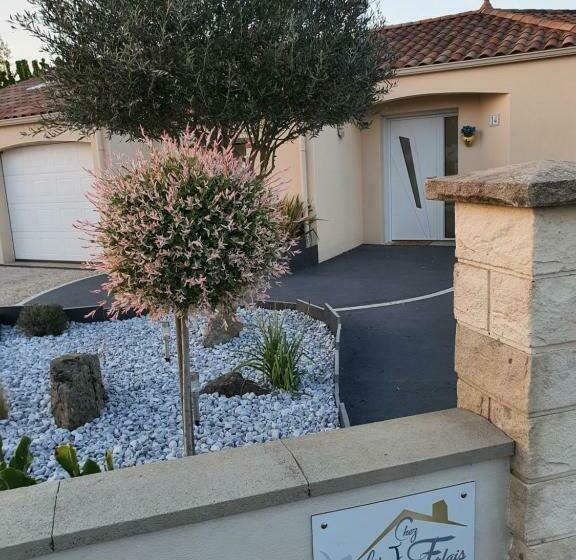 مبيت وإفطار Chez Les J Folais   3 Kms Puy Dufou   Les Epesses