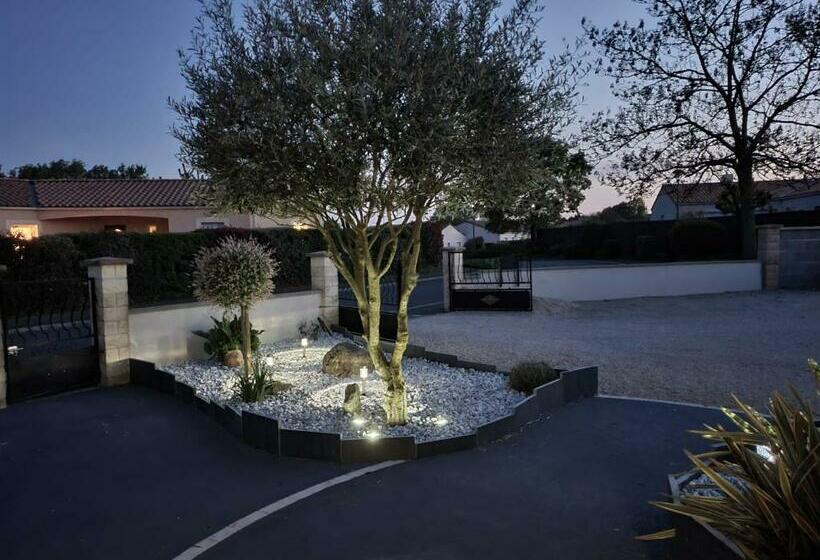 مبيت وإفطار Chez Les J Folais   3 Kms Puy Dufou   Les Epesses