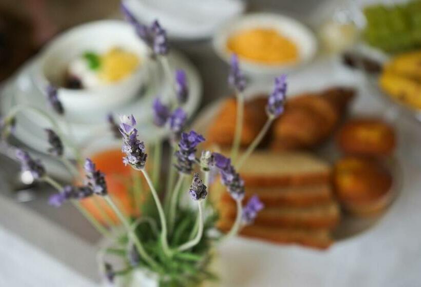 مبيت وإفطار Julsie S Home