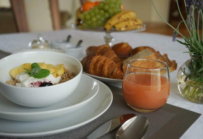 مبيت وإفطار Julsie S Home