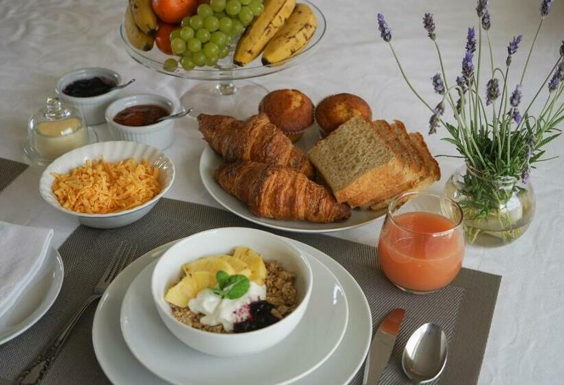 مبيت وإفطار Julsie S Home