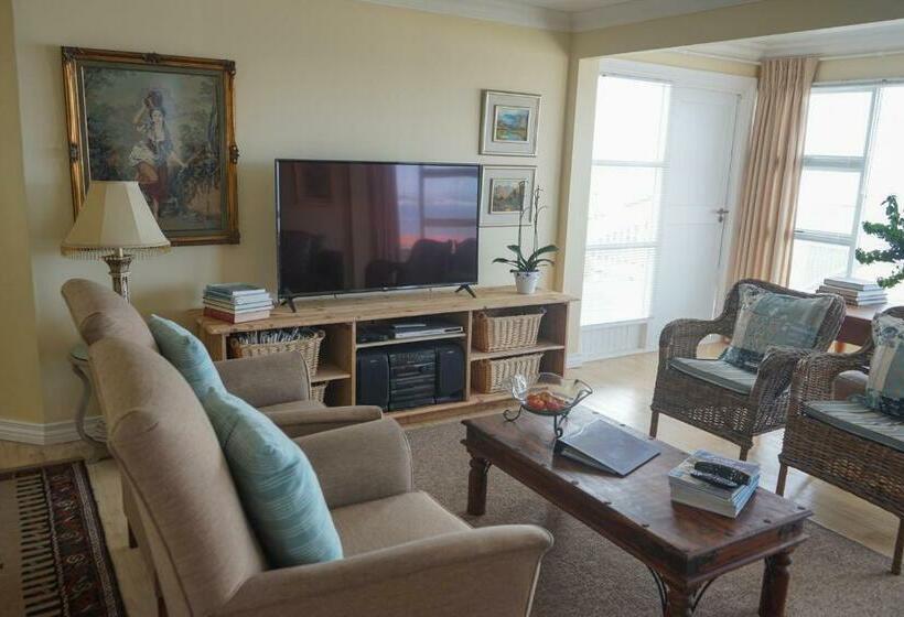 مبيت وإفطار Julsie S Home