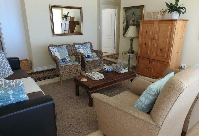 مبيت وإفطار Julsie S Home