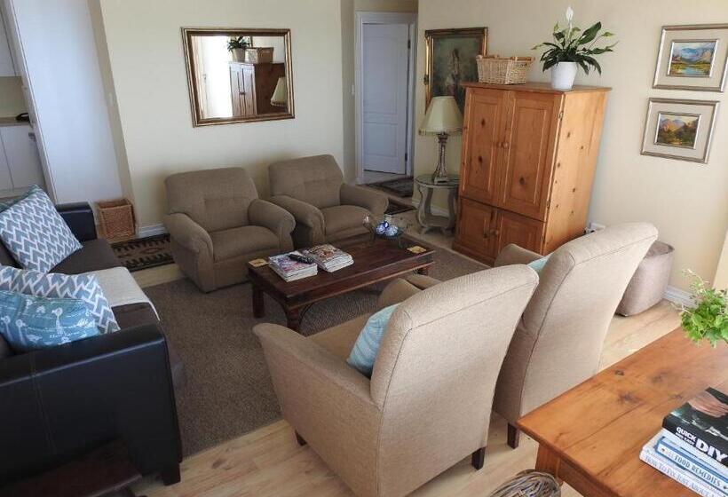 مبيت وإفطار Julsie S Home