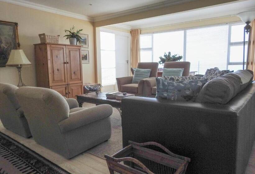 مبيت وإفطار Julsie S Home