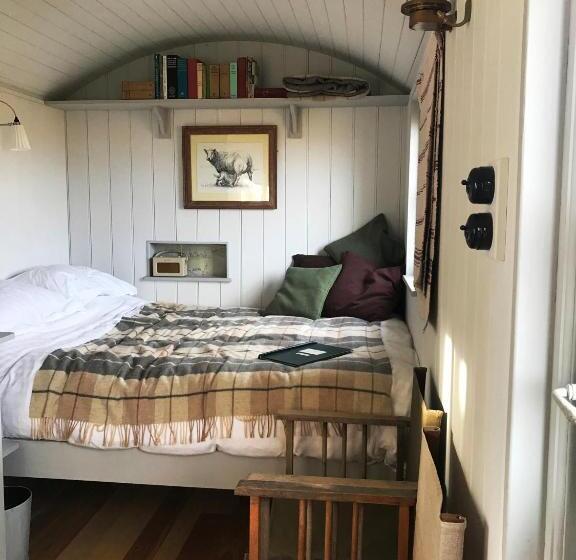 فندق Barnham Court Farm