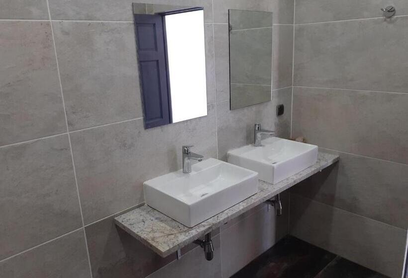 Пансион Adam S Guest House