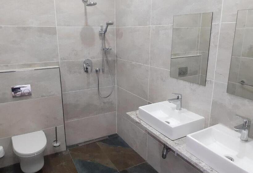 펜션 Adam S Guest House