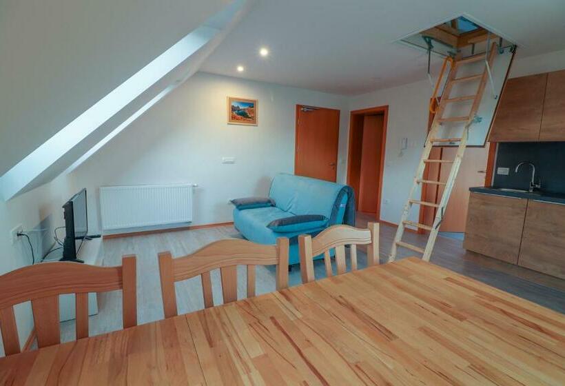 پانسیون Apartments & Rooms Pr Skalovc