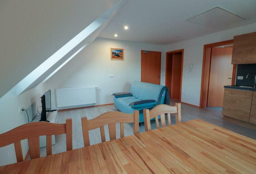 پانسیون Apartments & Rooms Pr Skalovc