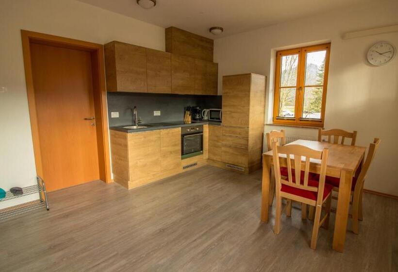 پانسیون Apartments & Rooms Pr Skalovc