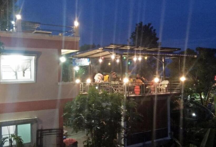 Пансион บ้านแสงเพ็ญ By แช่มช้อย